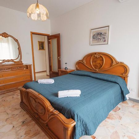 La Casa Della Posta Apartment Vallecrosia Bagian luar foto